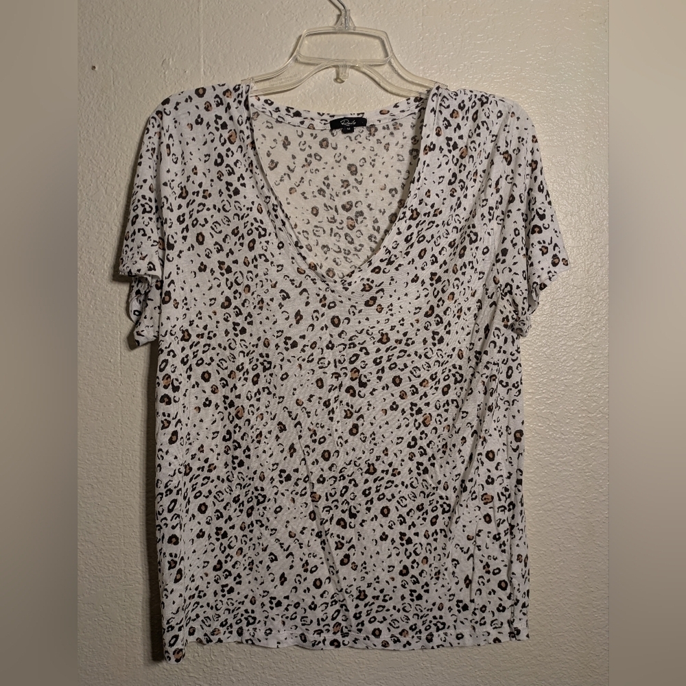 Rails Leopard Print V-Neck Women's Top Size Medium Pre-owned